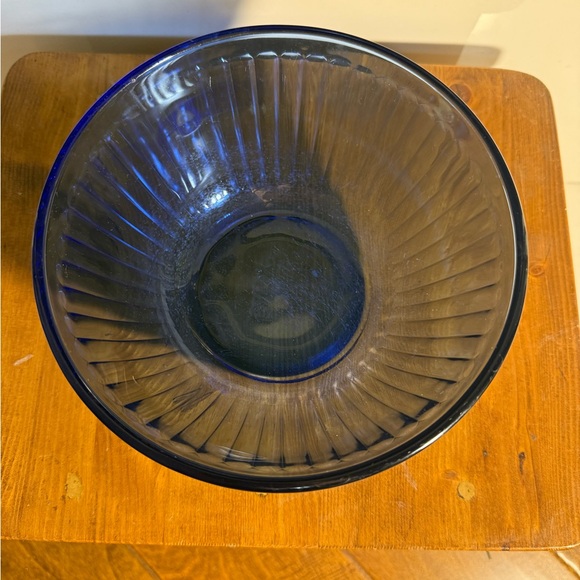 Pyrex - Cobalt Blue Ribbed Glass Bowl - Picture 2 of 4